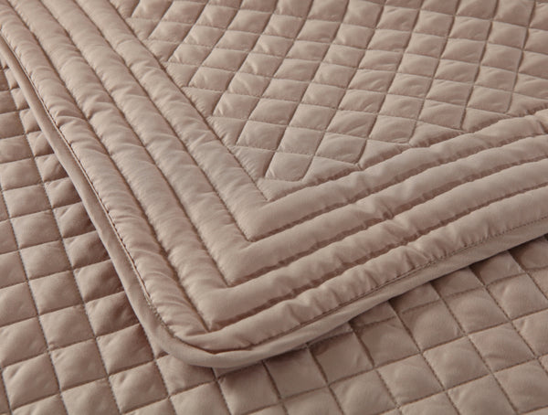 Lotus Home Diamondesque Water and Stain Resistant Quilt